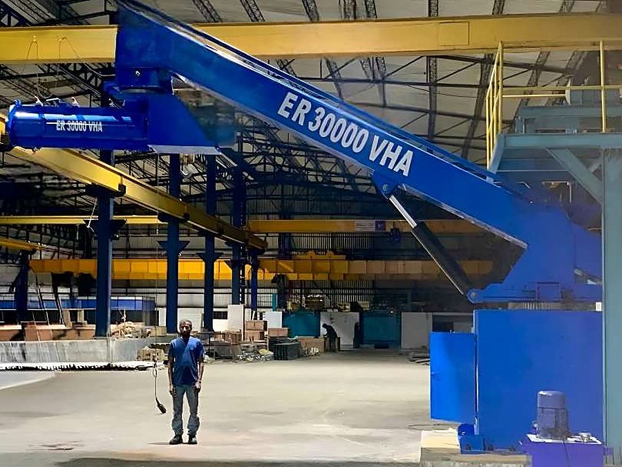 No bake moulding bay with overhead crane at the Technocast Foundry plant in Arasur, Coimbatore